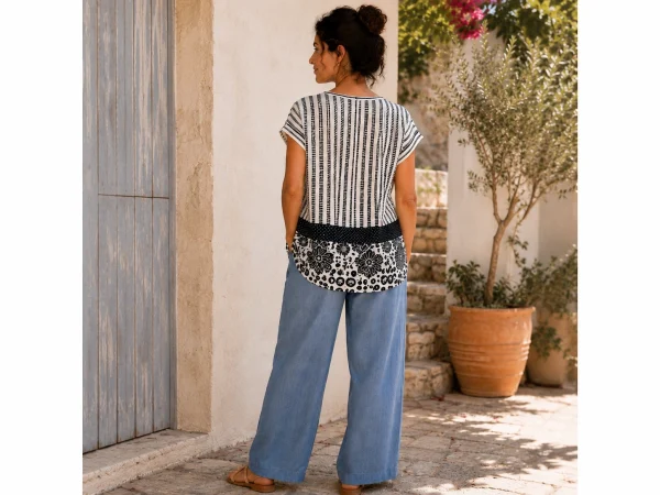 KAV2696_M2-2 Kalisson Printed V-Neck Blouse