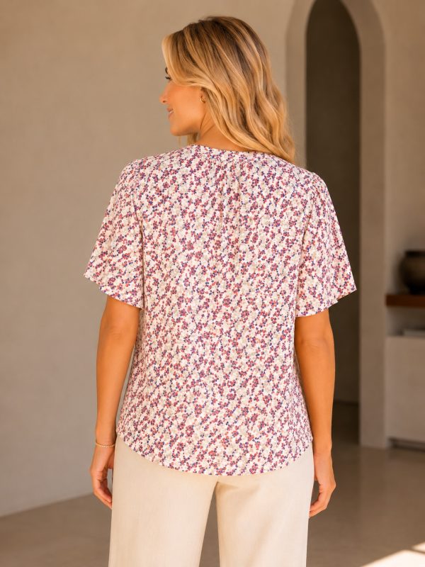 Kalisson floral viscose blouse with short sleeves and relaxed fit