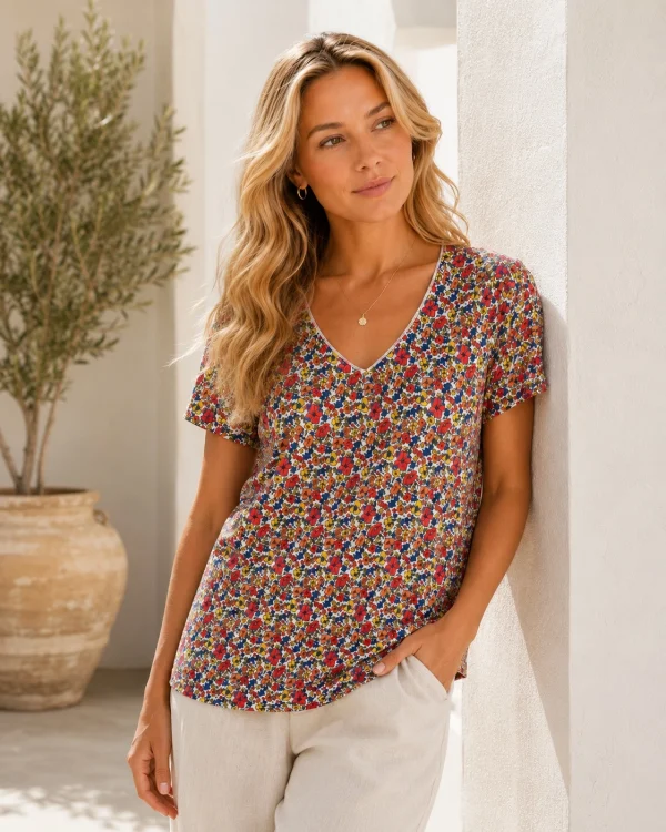 Kav26206-01-lifestyle Kalisson floral viscose V-neck top