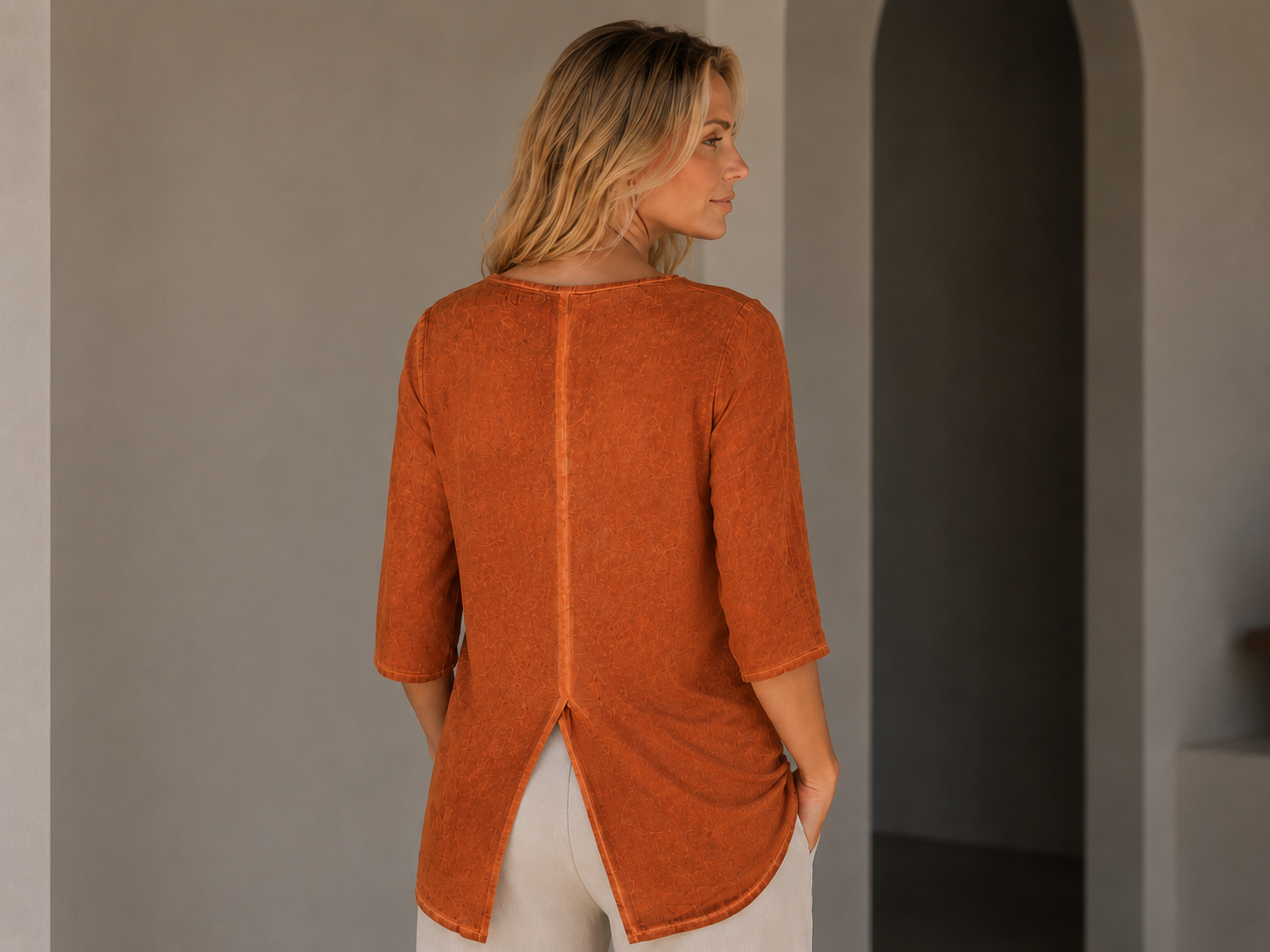 Kav2645-02-back-34 Kalisson Rust Viscose Tunic Top