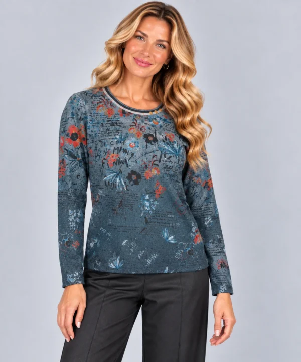 01-kalisson-camisola-estampada-azul-petroleo-upper-body Kalisson petrol blue abstract print top front upper body view