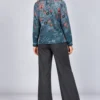 04-kalisson-camisola-estampada-azul-petroleo-back Kalisson petrol blue abstract print top front upper body view